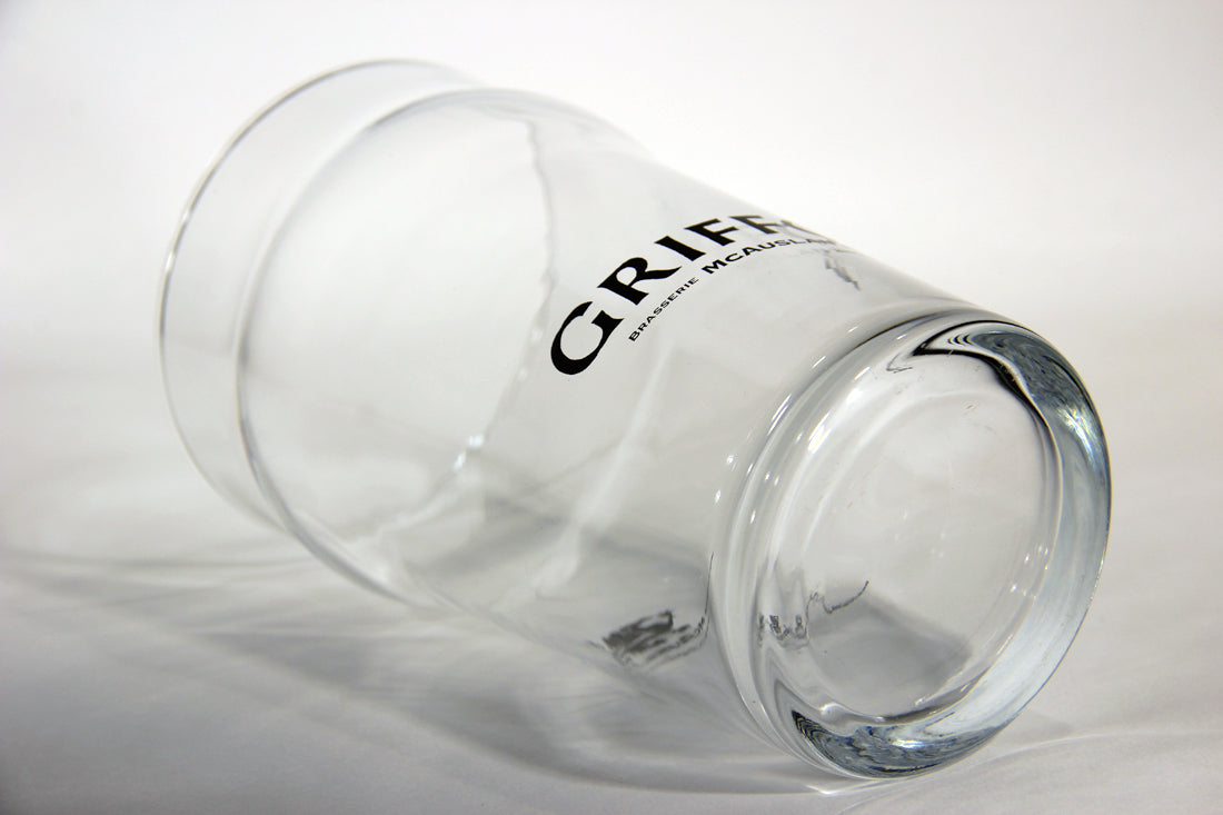 Griffon Beer Pint Glass McAuslan Brewery Canada Montreal Dragon Logo L009467