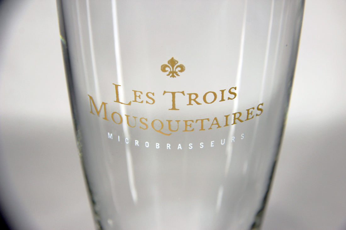 Les Trois Mousquetaires Beer Pilsner Glass Microbrewery Canada Quebec L012974