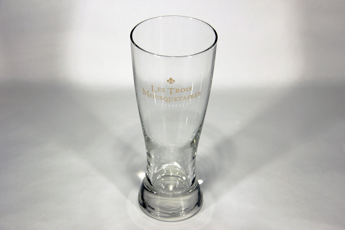 Les Trois Mousquetaires Beer Pilsner Glass Microbrewery Canada Quebec L012974