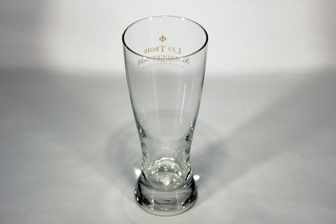 Les Trois Mousquetaires Beer Pilsner Glass Microbrewery Canada Quebec L012974