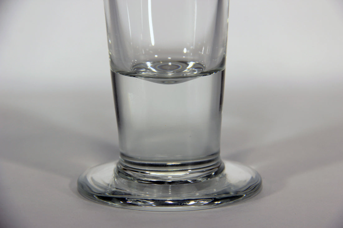 Molson Canadian 67 Footed Pilsner Glass Canada Maple Leaf Logo L012990