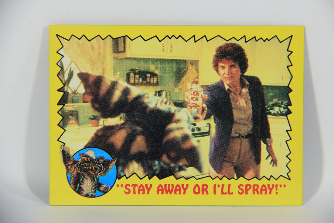Gremlins 1984 Trading Card #39 Stay Away Or I'll Spray ENG Topps L016465