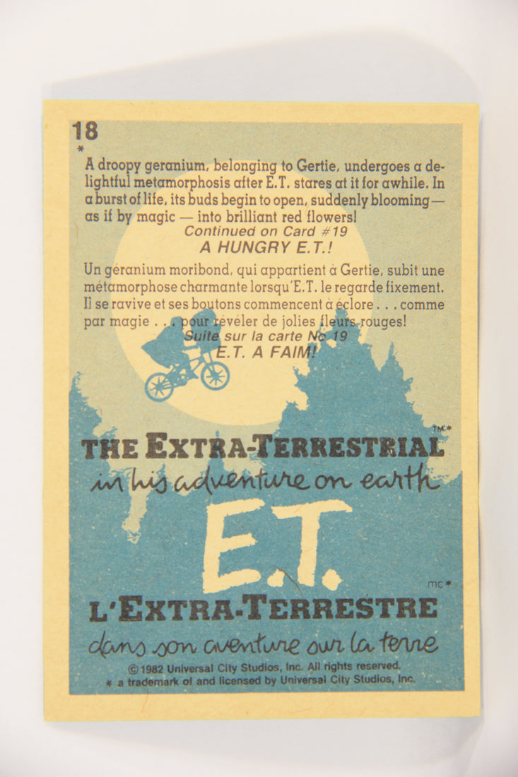 E.T. The Extra-Terrestrial 1982 Trading Card #18 E.T. And The Flower FR-ENG OPC L018045