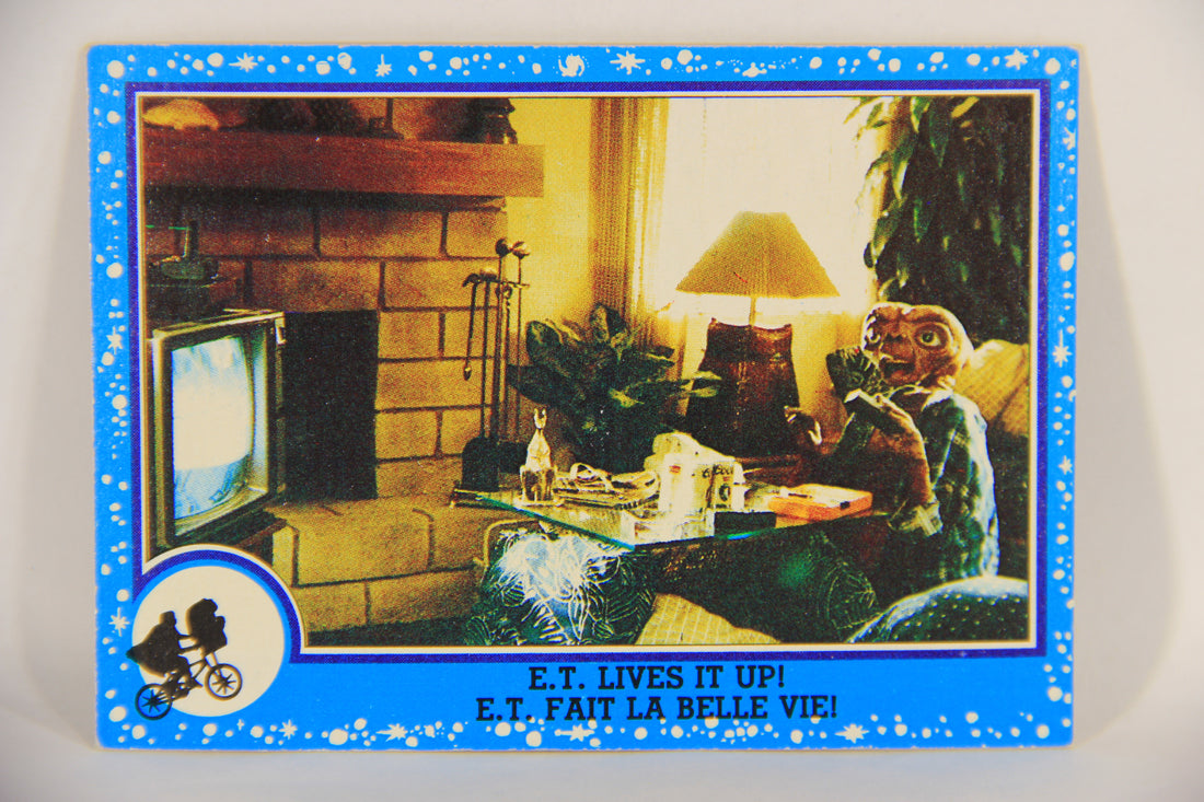 E.T. The Extra-Terrestrial 1982 Trading Card #29 E.T. Lives It Up FR-ENG OPC L018056