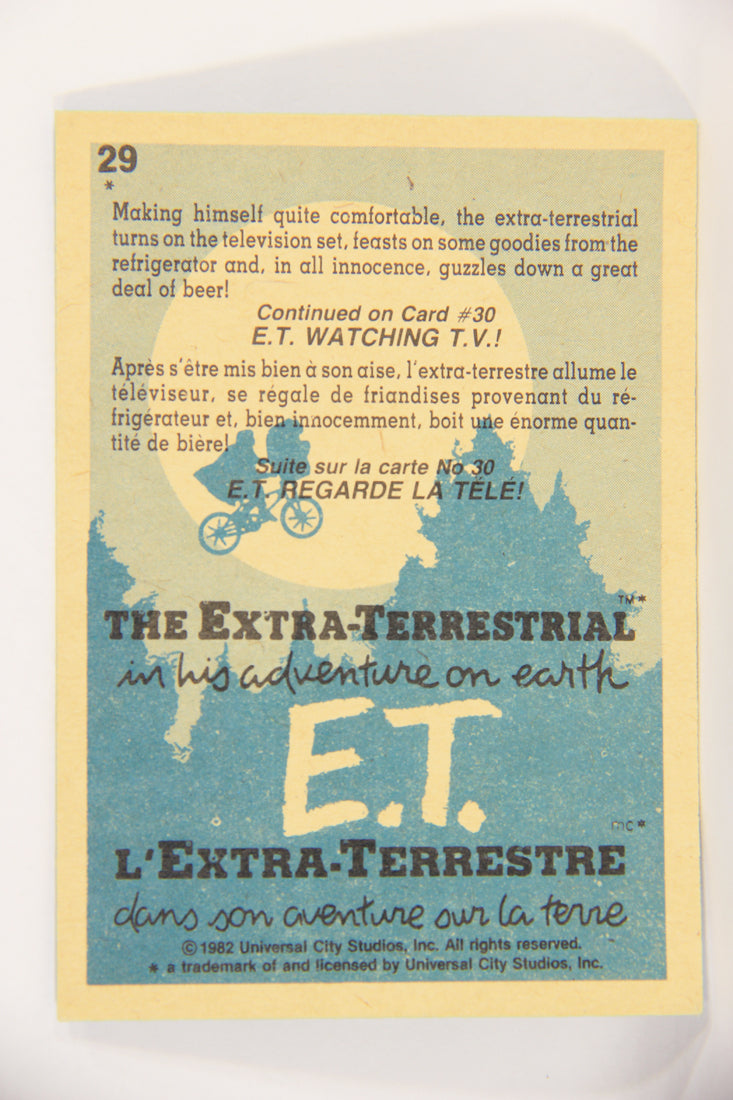 E.T. The Extra-Terrestrial 1982 Trading Card #29 E.T. Lives It Up FR-ENG OPC L018056
