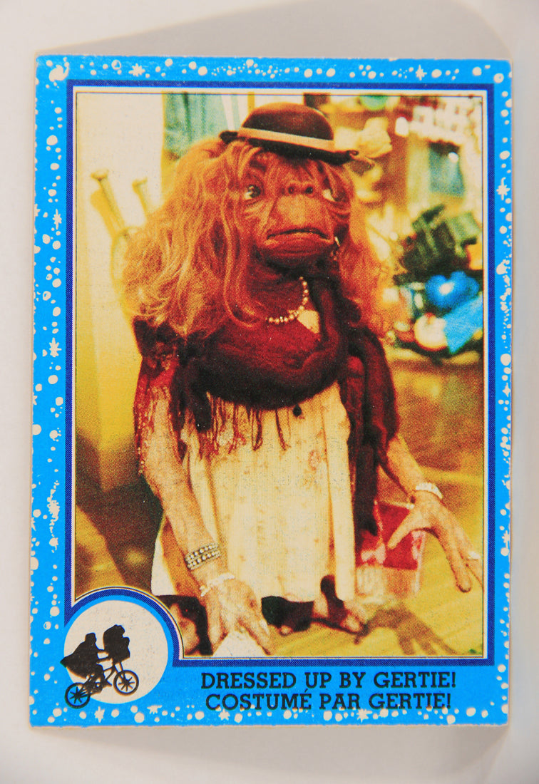 E.T. The Extra-Terrestrial 1982 Trading Card #36 Dressed Up By Gertie FR-ENG OPC L018063
