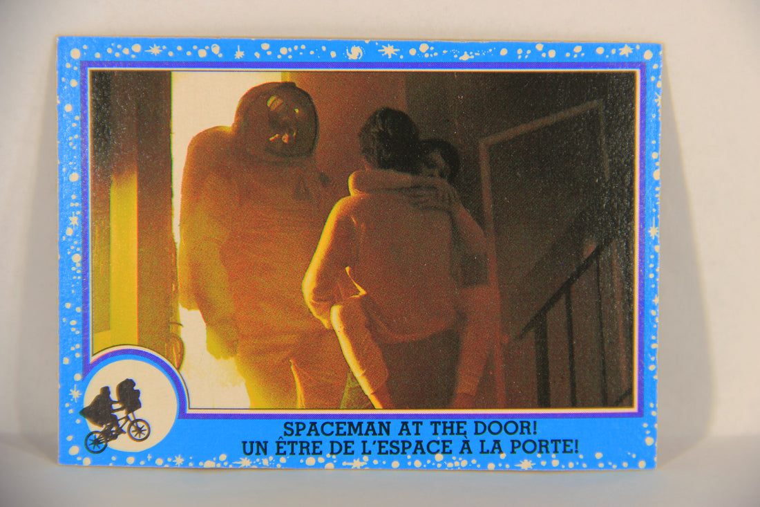 E.T. The Extra-Terrestrial 1982 Trading Card #52 Spaceman At The Door FR-ENG OPC L018079