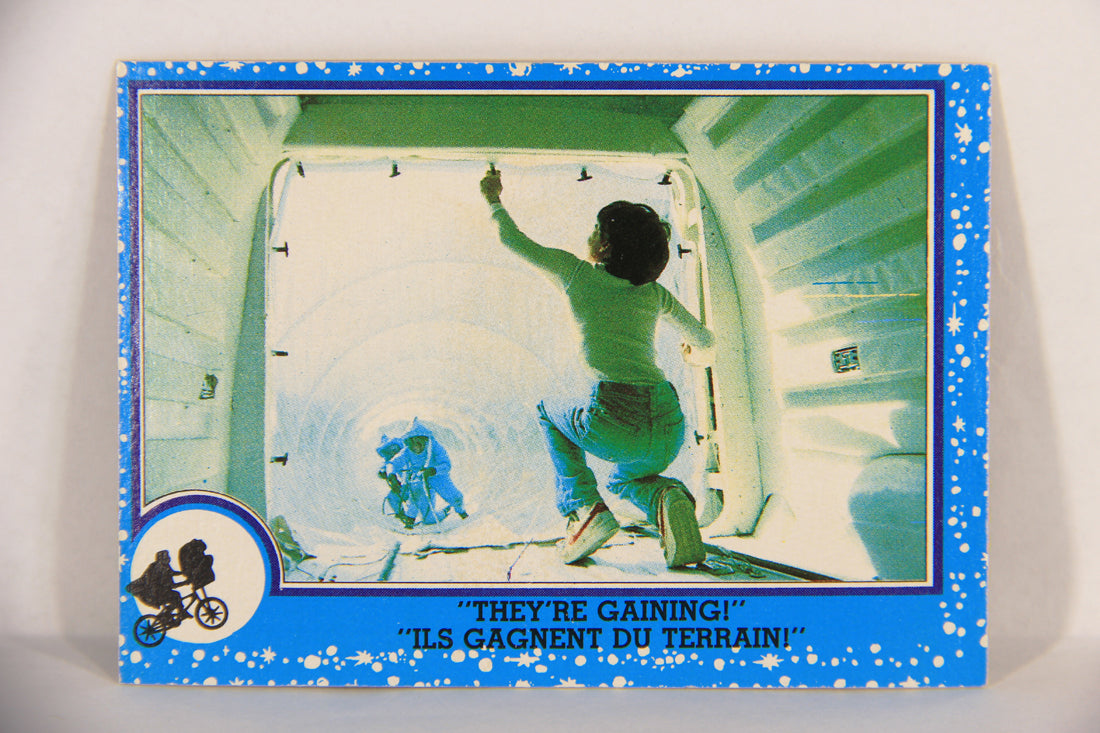 E.T. The Extra-Terrestrial 1982 Trading Card #63 They're Gaining FR-ENG OPC L018090