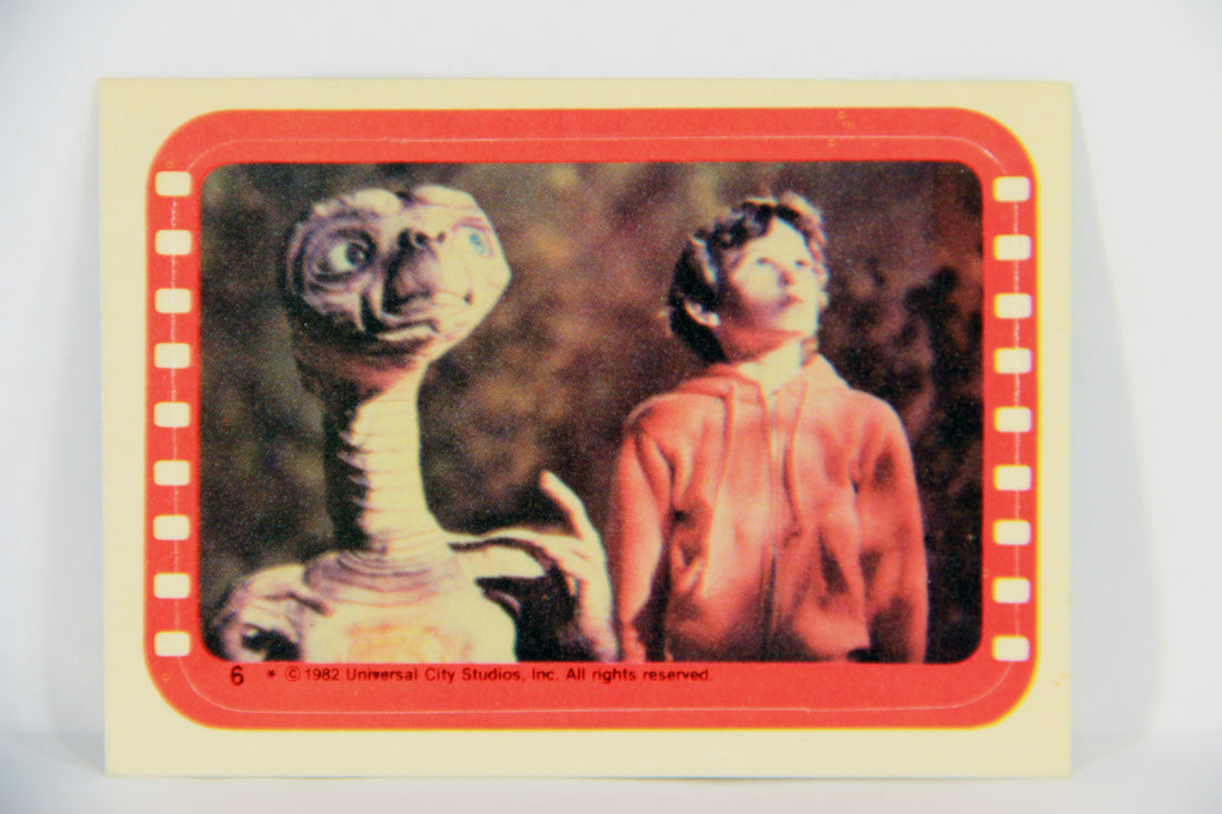 E.T. The Extra-Terrestrial 1982 Trading Card Sticker #6 E.T. And Elliot L018120