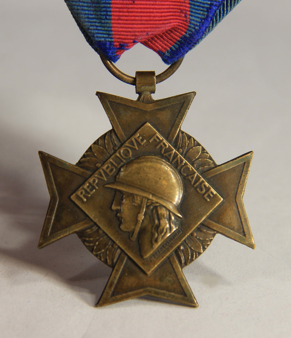France 1934 WWI Croix Des Services Militaires Volontaires 3e Classse - Bronze L019478