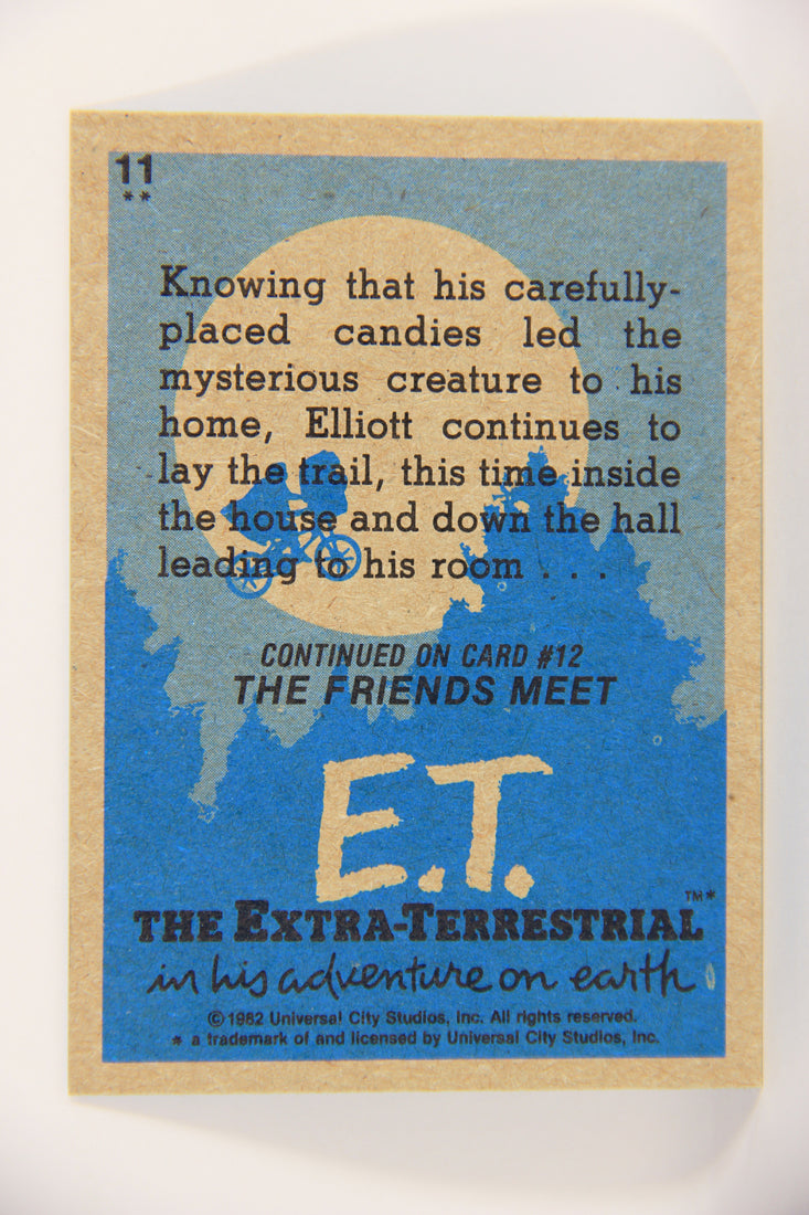 E.T. The Extra-Terrestrial 1982 Trading Card #11 A Trail Of Candy ENG Topps L020976