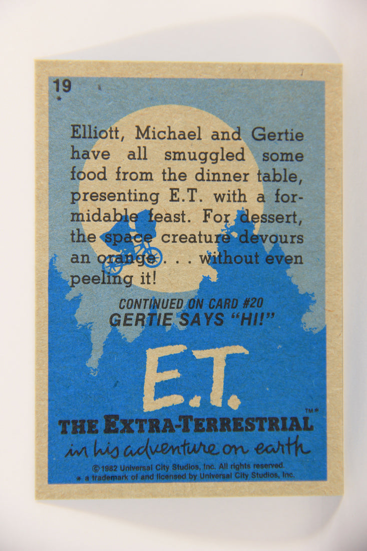 E.T. The Extra-Terrestrial 1982 Trading Card #19 A Hungry E.T. ENG Topps L020984