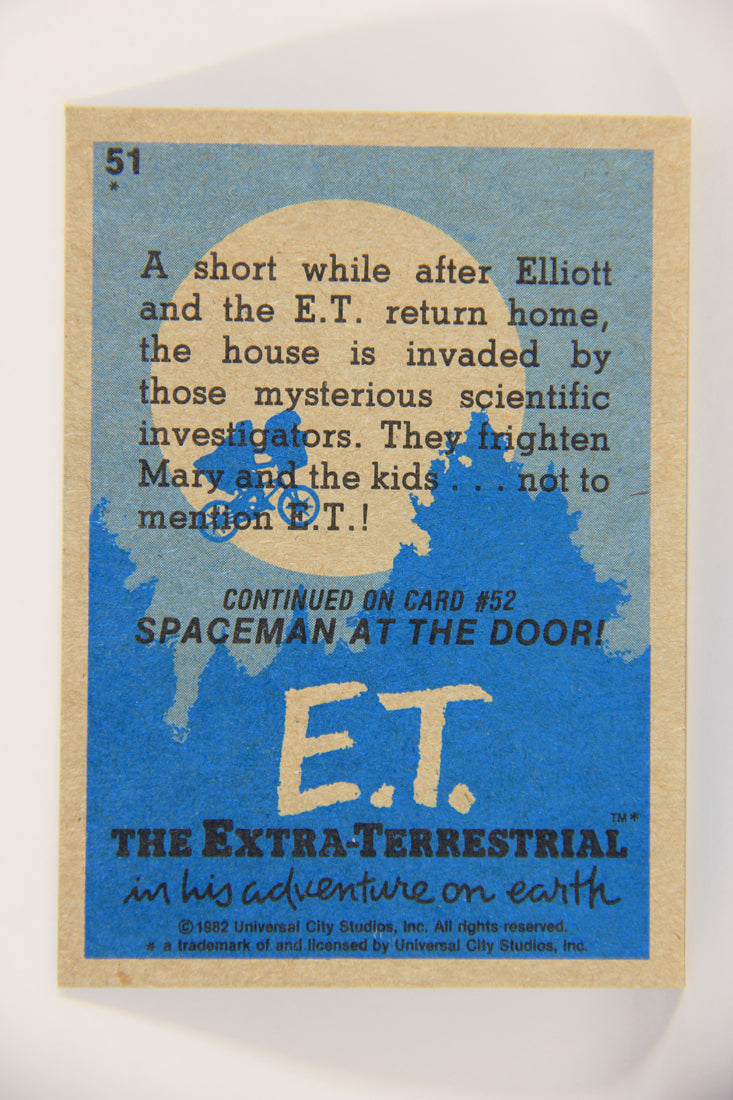 E.T. The Extra-Terrestrial 1982 Trading Card #51 Their Home Besieged ENG Topps L021016