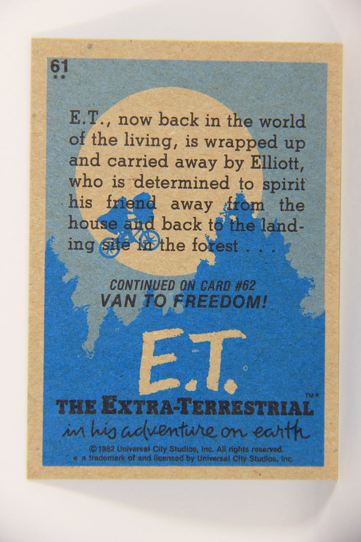 E.T. The Extra-Terrestrial 1982 Trading Card #61 All Bundled Up ENG Topps L021026