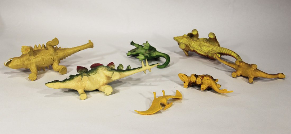 Dinosaurs Set of 7 Mini From 1 to 2 Inch Tall Great Colors And Types L000365