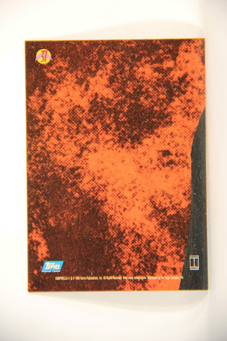 Vampirella 1995 Topps Trading Card #37 Vampirella Puzzle Card ENG L009360