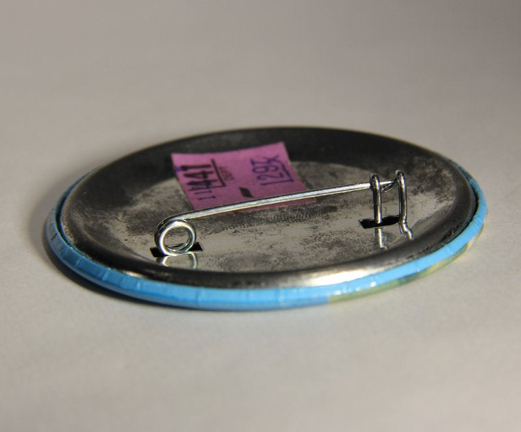 E.T. The Extra-Terrestrial 1982 Movie Vintage Pinback Button Canada L012579