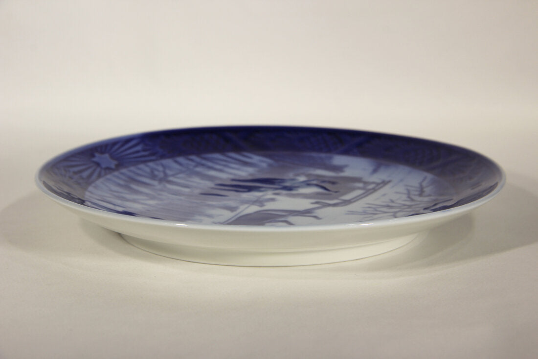 Royal Copenhagen Christmas Plate 1984 Jingle Bells Denmark L012940