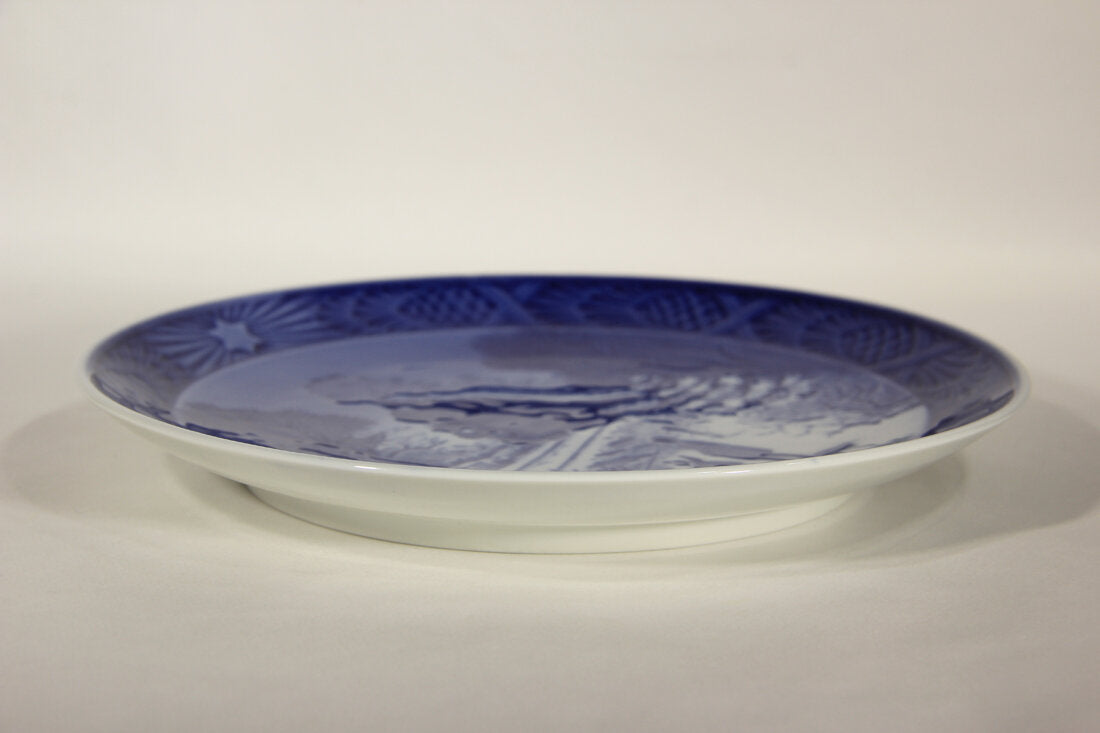 Royal Copenhagen Christmas Plate 1973 Going Home For Christmas L012944