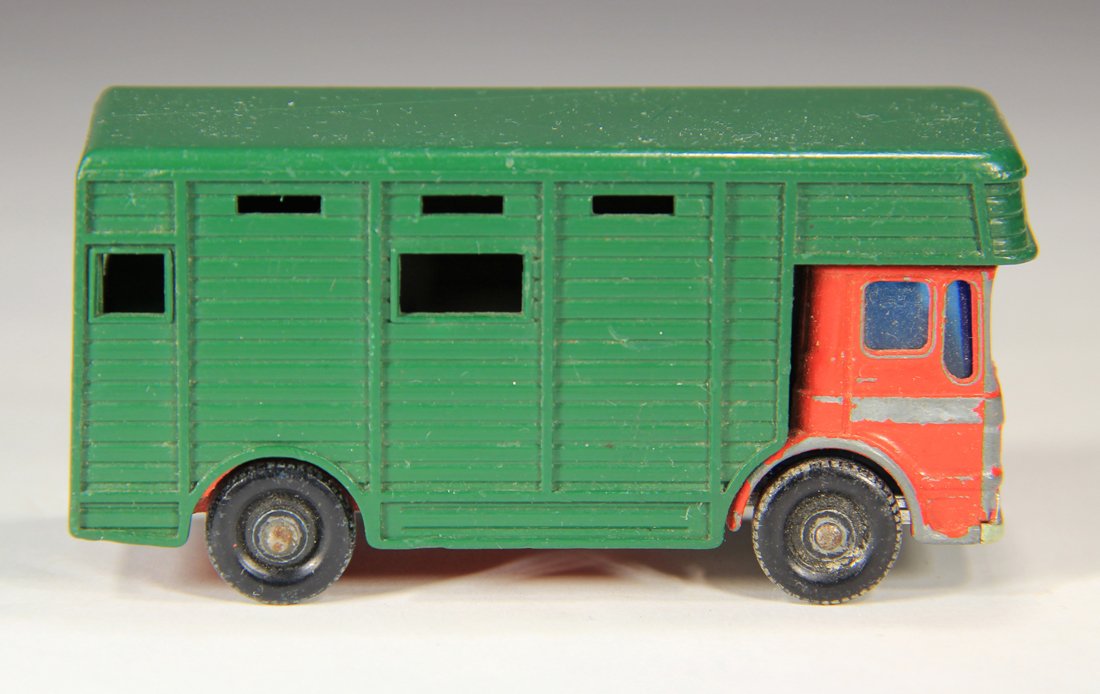 Matchbox Lesney Vintage 1969 AEC Horse Box # 17 No Horses Ergomatic Cab England Die-Cast L014975