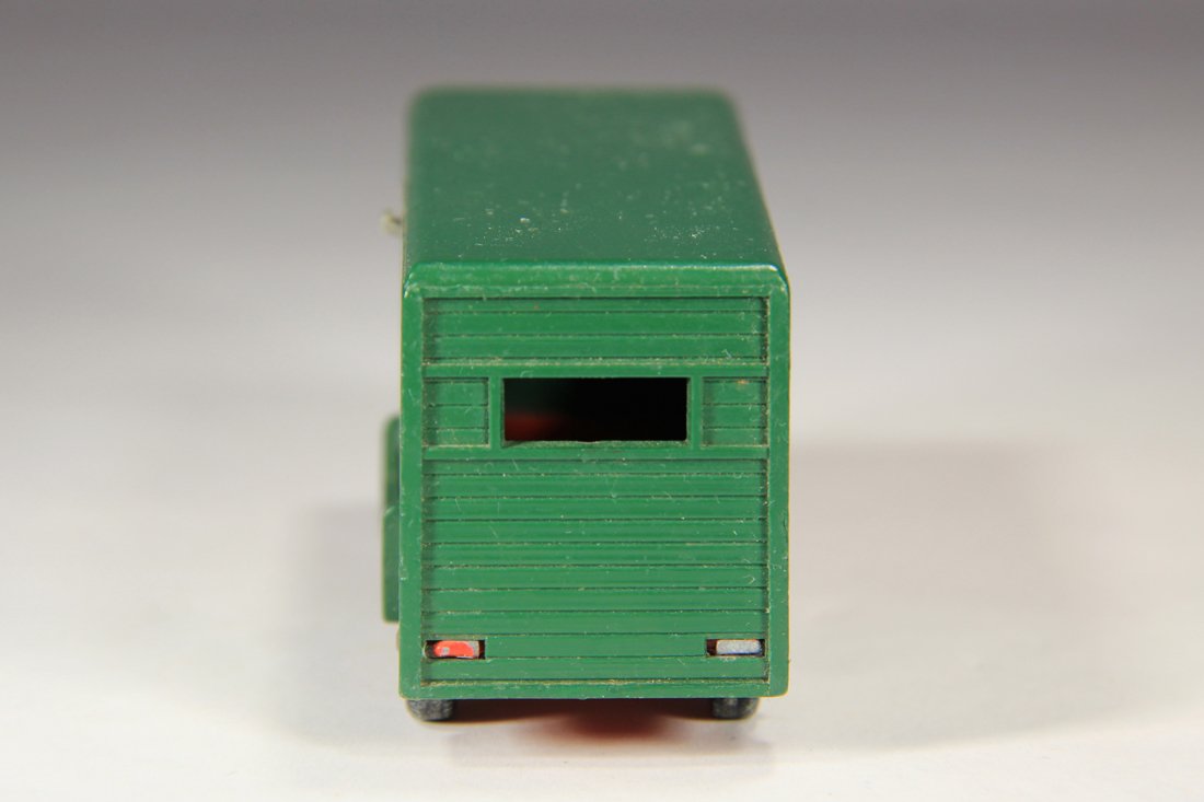 Matchbox Lesney Vintage 1969 AEC Horse Box # 17 No Horses Ergomatic Cab England Die-Cast L014975