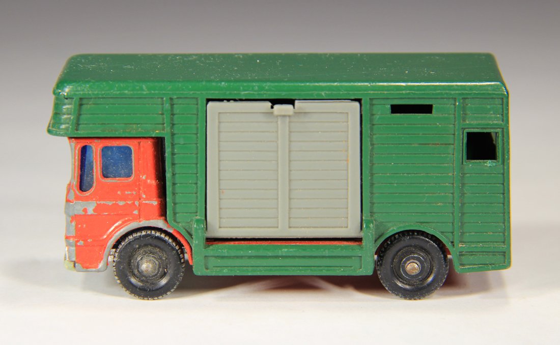 Matchbox Lesney Vintage 1969 AEC Horse Box # 17 No Horses Ergomatic Cab England Die-Cast L014975