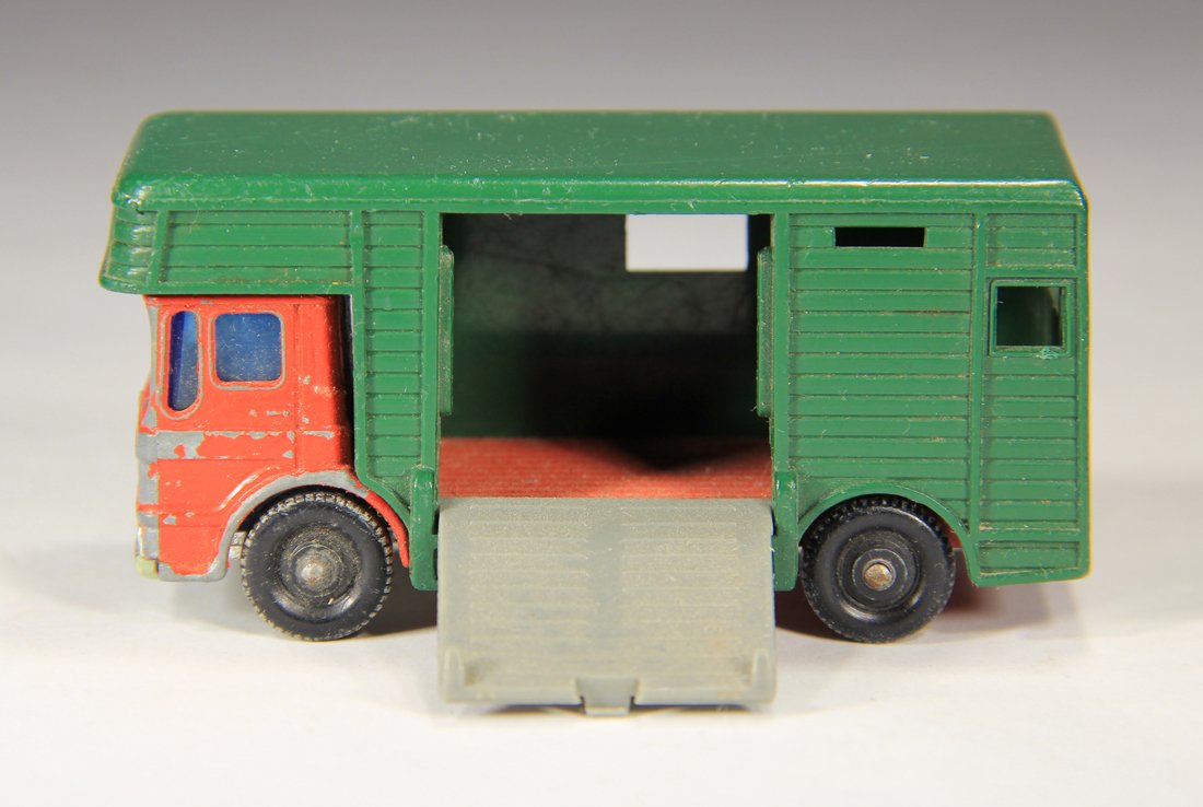Matchbox Lesney Vintage 1969 AEC Horse Box # 17 No Horses Ergomatic Cab England Die-Cast L014975