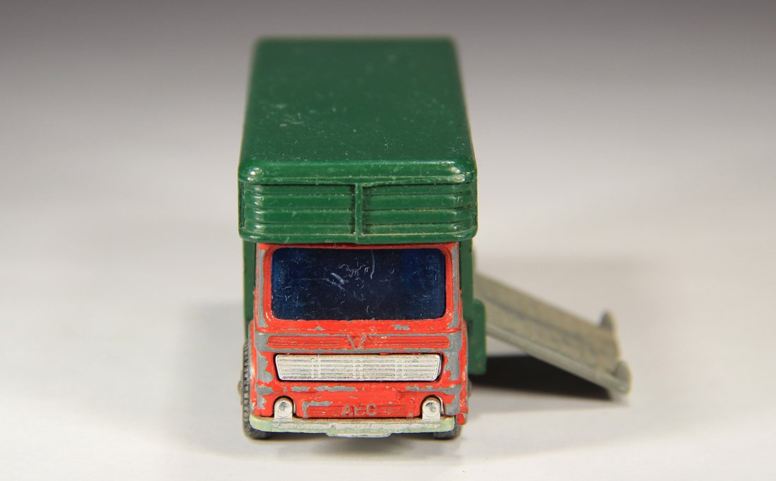 Matchbox Lesney Vintage 1969 AEC Horse Box # 17 No Horses Ergomatic Cab England Die-Cast L014975