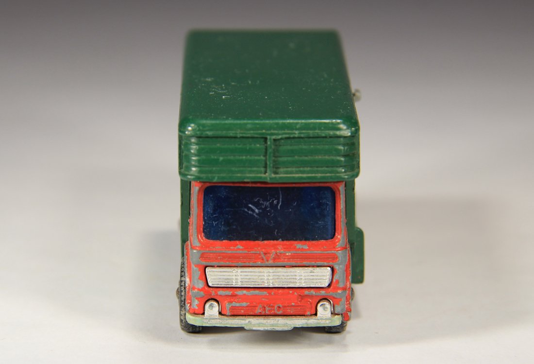 Matchbox Lesney Vintage 1969 AEC Horse Box # 17 No Horses Ergomatic Cab England Die-Cast L014975