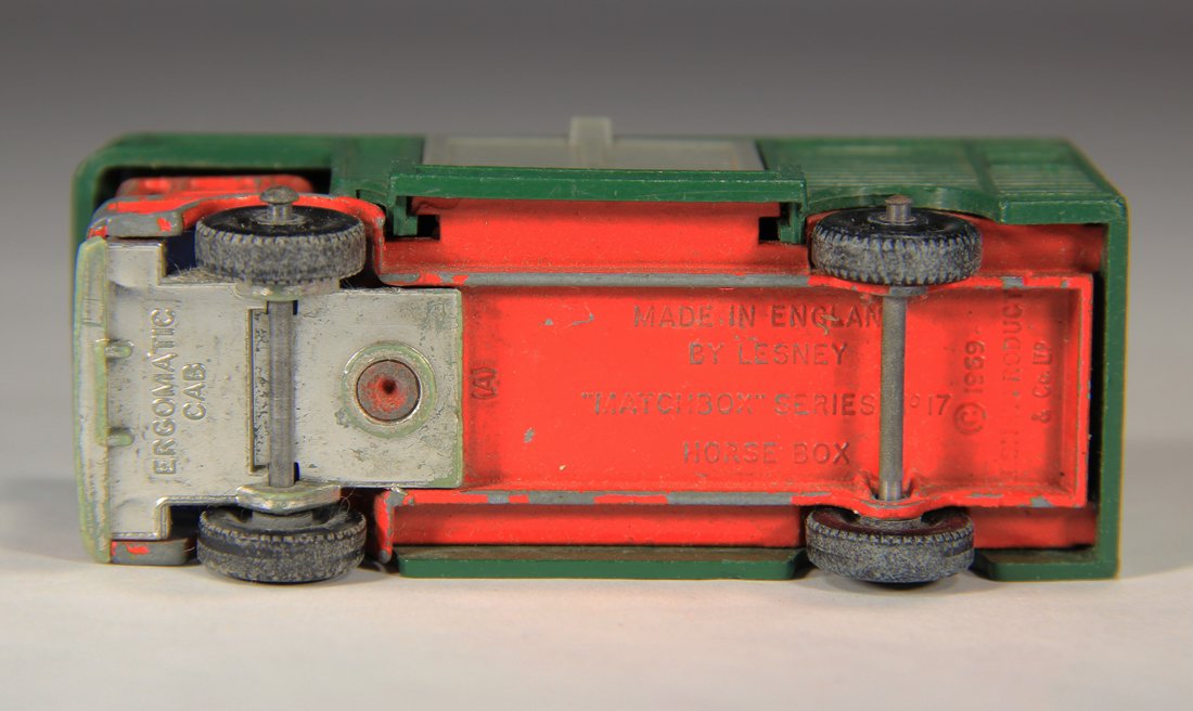 Matchbox Lesney Vintage 1969 AEC Horse Box # 17 No Horses Ergomatic Cab England Die-Cast L014975