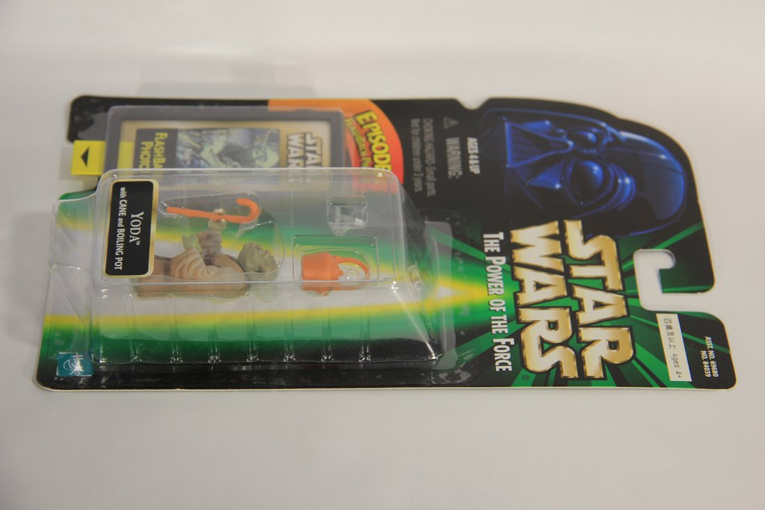 Star Wars Yoda 1998 POTF Figure FlashBack Photo ENG Card From Hong Kong Hasbro Store L015713