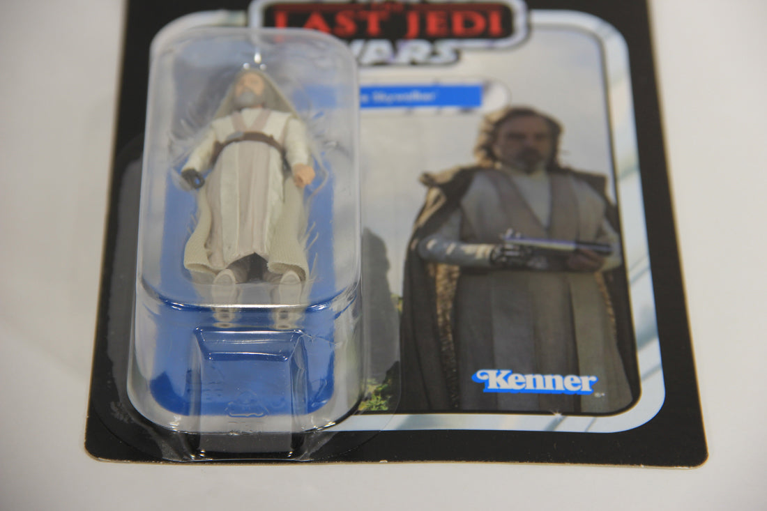 Star Wars Luke Skywalker Vintage Collection VC131 The Last Jedi Damaged Card L015870