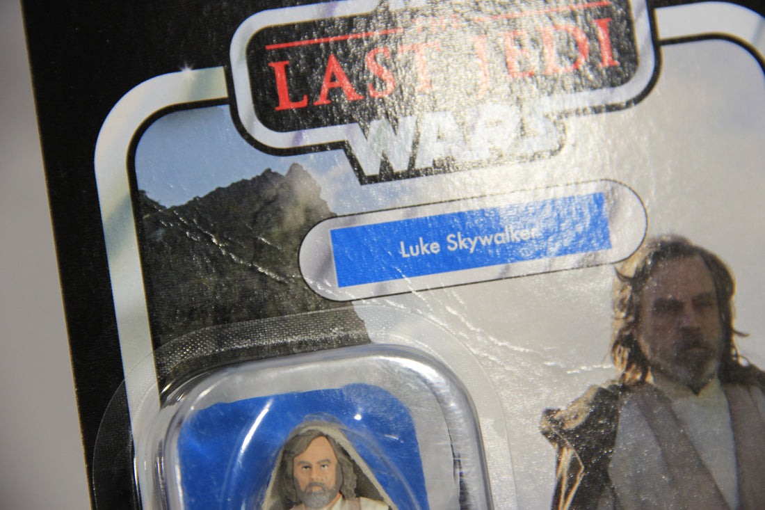 Star Wars Luke Skywalker Vintage Collection VC131 The Last Jedi Damaged Card L015870