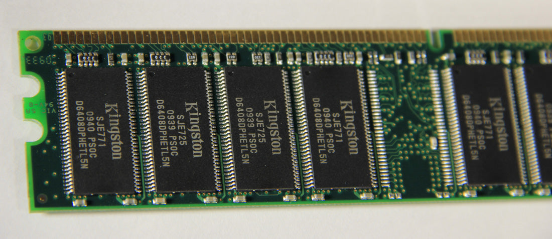 Kingston KVR400X64C3A - DDR 1GB 400MHz Desktop CPU Ram (4539) L000541