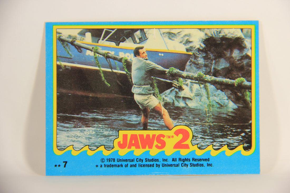 Jaws 2 - 1978 Trading Card Sticker #7 Brody Clinging To Life - Canada OPC L007112