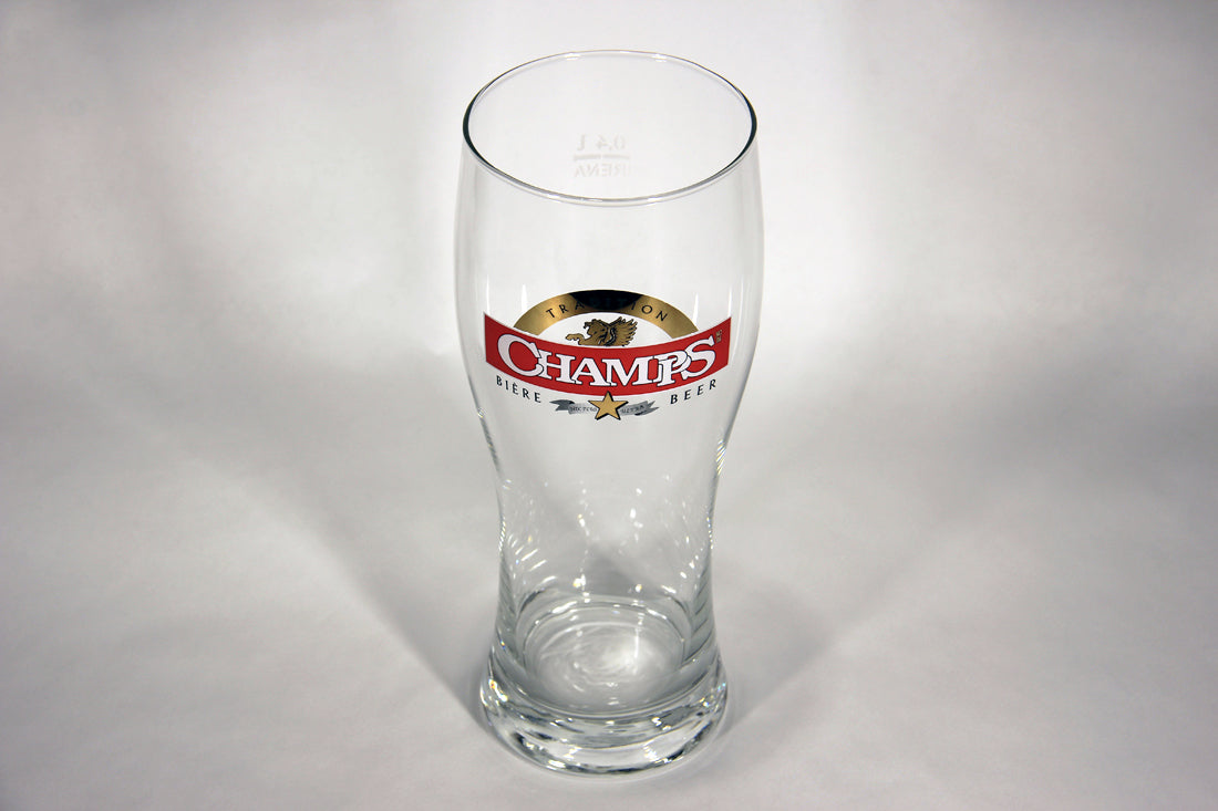 Champps Beer Weizen Glass Canada Montreal Microbrewery Pegasus Logo L009576