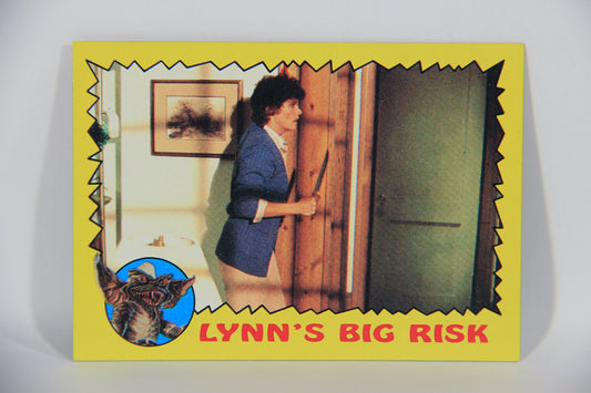 Gremlins 1984 Trading Card #37 Lynn's Big Risk ENG Topps L016463