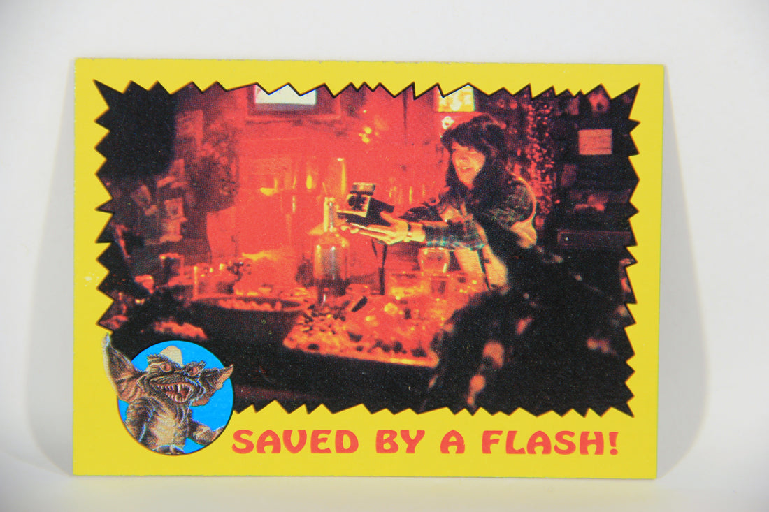 Gremlins 1984 Trading Card #55 Saved By A Flash ENG Topps L016481