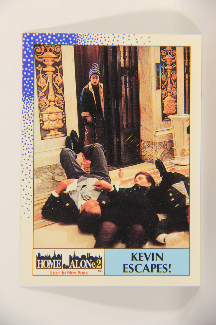 Home Alone 2 Lost In New York 1992 Trading Card #35 Kevin Escapes ENG L016905