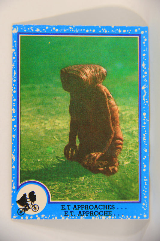 E.T. The Extra-Terrestrial 1982 Trading Card #9 E.T. Approaches FR-ENG OPC L018036