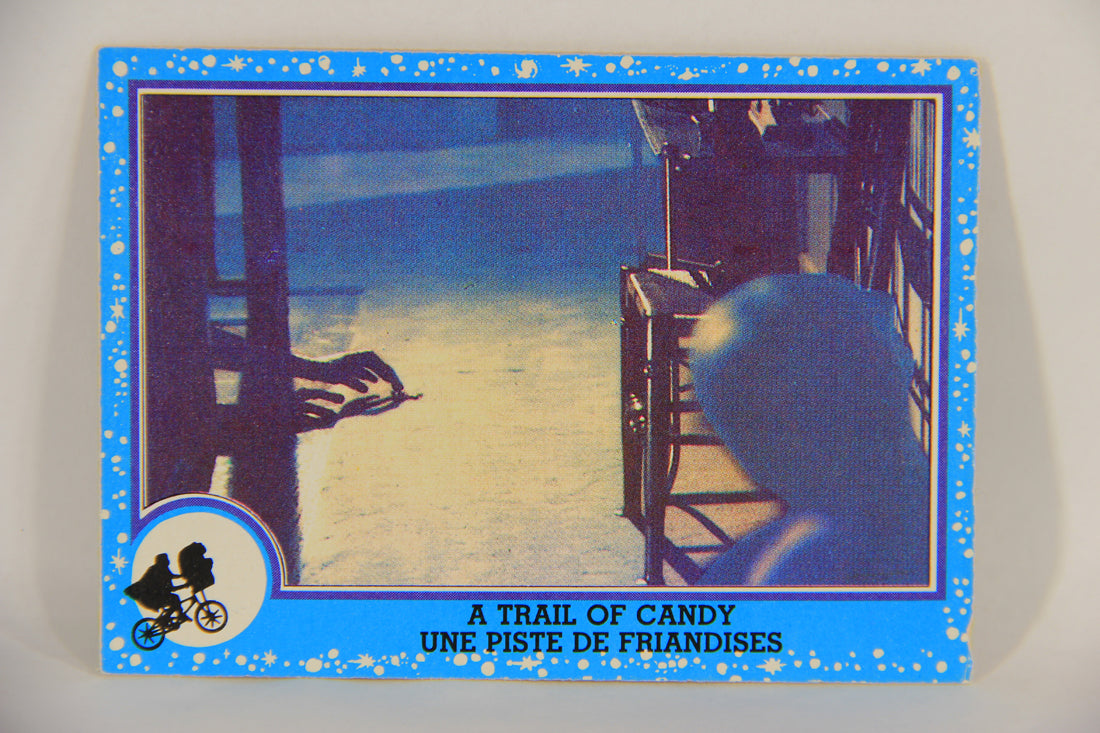 E.T. The Extra-Terrestrial 1982 Trading Card #11 A Trail Of Candy FR-ENG OPC L018038