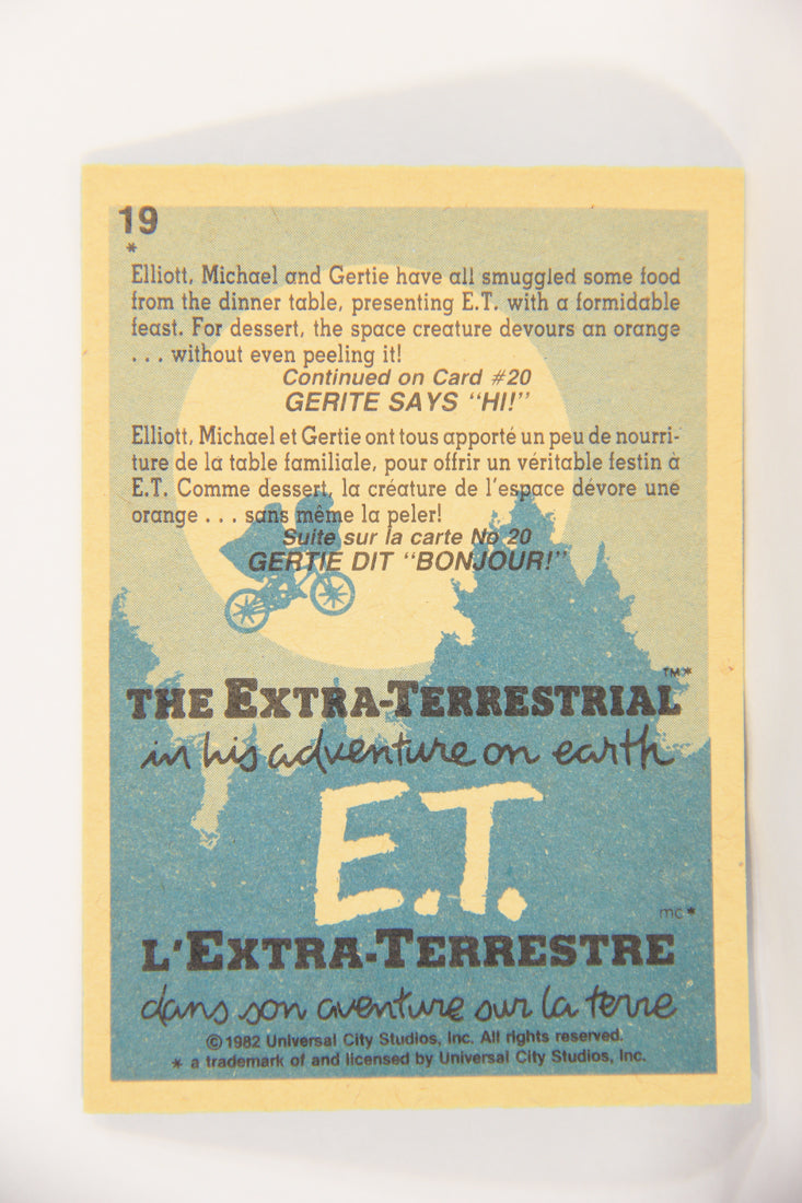 E.T. The Extra-Terrestrial 1982 Trading Card #19 A Hungry E.T. FR-ENG OPC L018046