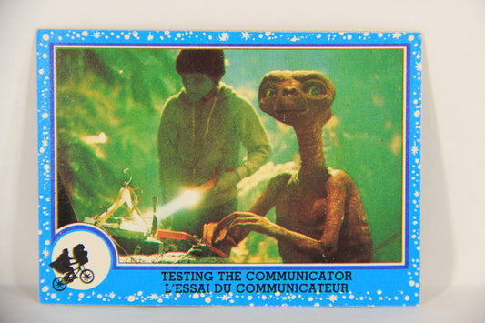 E.T. The Extra-Terrestrial 1982 Trading Card #48 Testing The Communicator FR-ENG OPC L018075