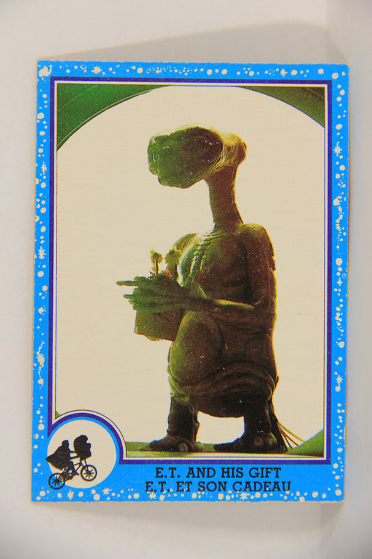 E.T. The Extra-Terrestrial 1982 Trading Card #78 E.T. And His Gift FR-ENG OPC L018105
