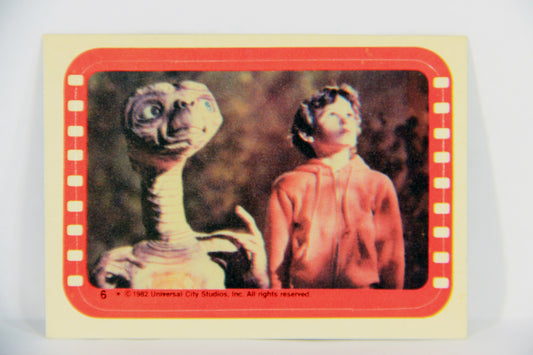 E.T. The Extra-Terrestrial 1982 Trading Card Sticker #6 E.T. And Elliot L018120