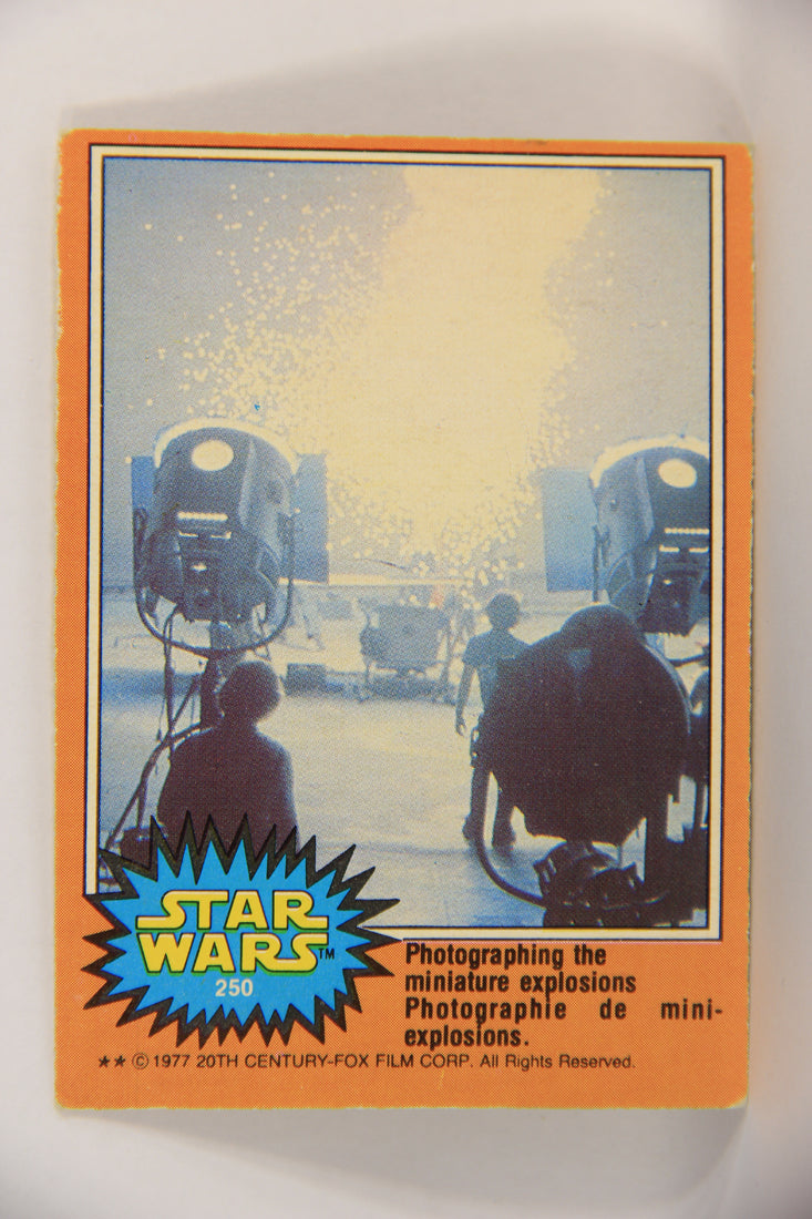 Star Wars 1977 Card #250 Photographing The Miniature Explosions FR-ENG OPC L018880