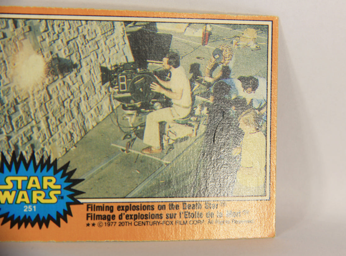 Star Wars 1977 Card #251 Filming Explosions On The Death Star FR-ENG OPC L018881