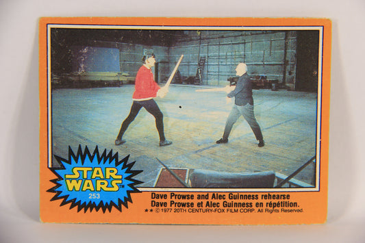 Star Wars 1977 Card #253 Dave Prowse And Alec Guinness Rehearse FR-ENG OPC L018882