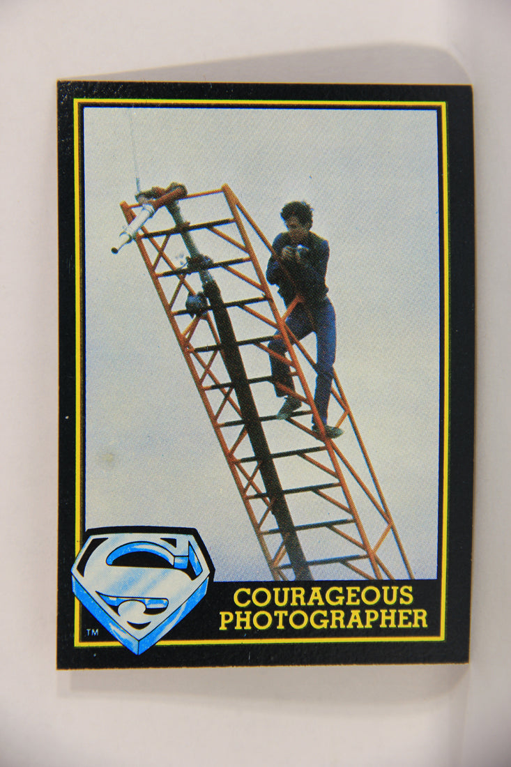 Superman 3 Topps 1983 Trading Card #18 Courageous Photographer ENG L019083