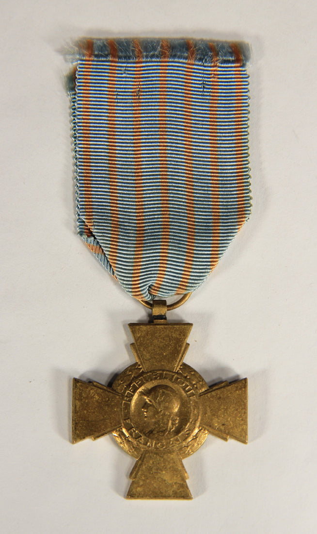 France 1930 WWI War Medal La Croix Du Combattant - Combatant's Cross - Bronze L019475